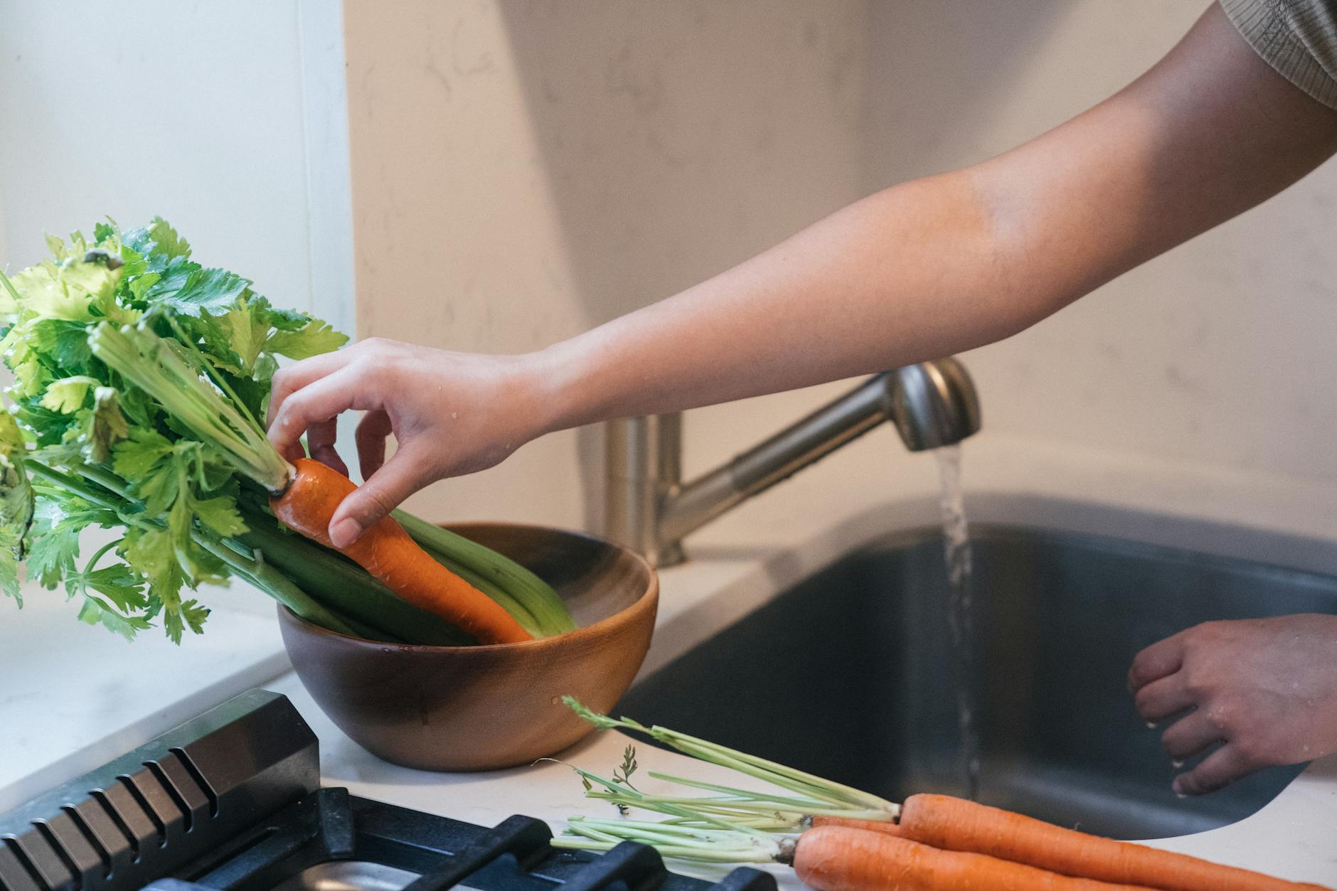 Neatly arranged lunch containers and a clean kitchen counter in a bright home kitchen