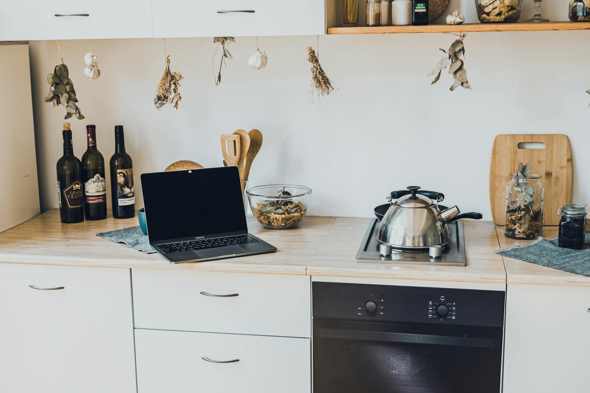 Best Cookware for Weeknight Cooking, Cleanup, and Storage in a comfortable everyday home