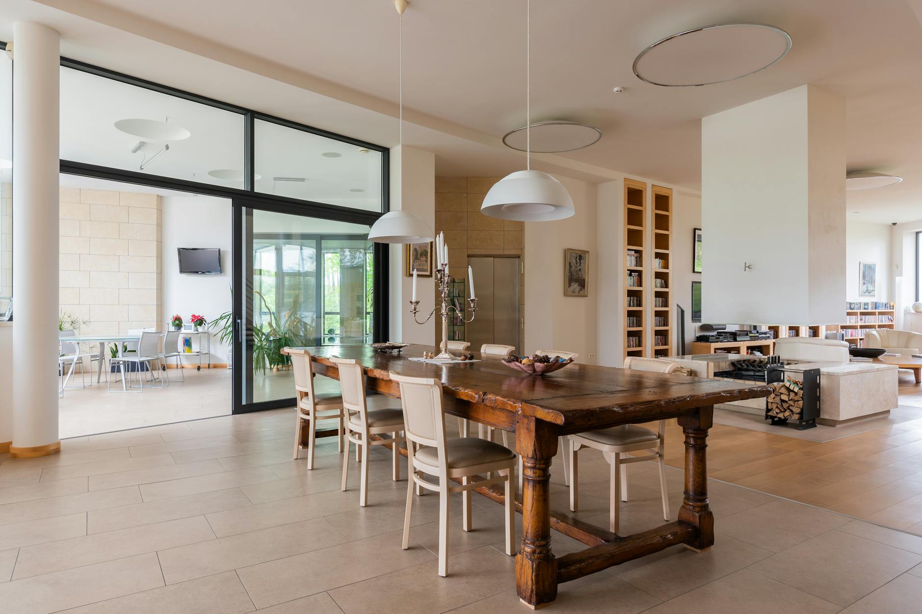 Best Dining Tables for Small Rooms, Seating, and Everyday Meals in a comfortable everyday home