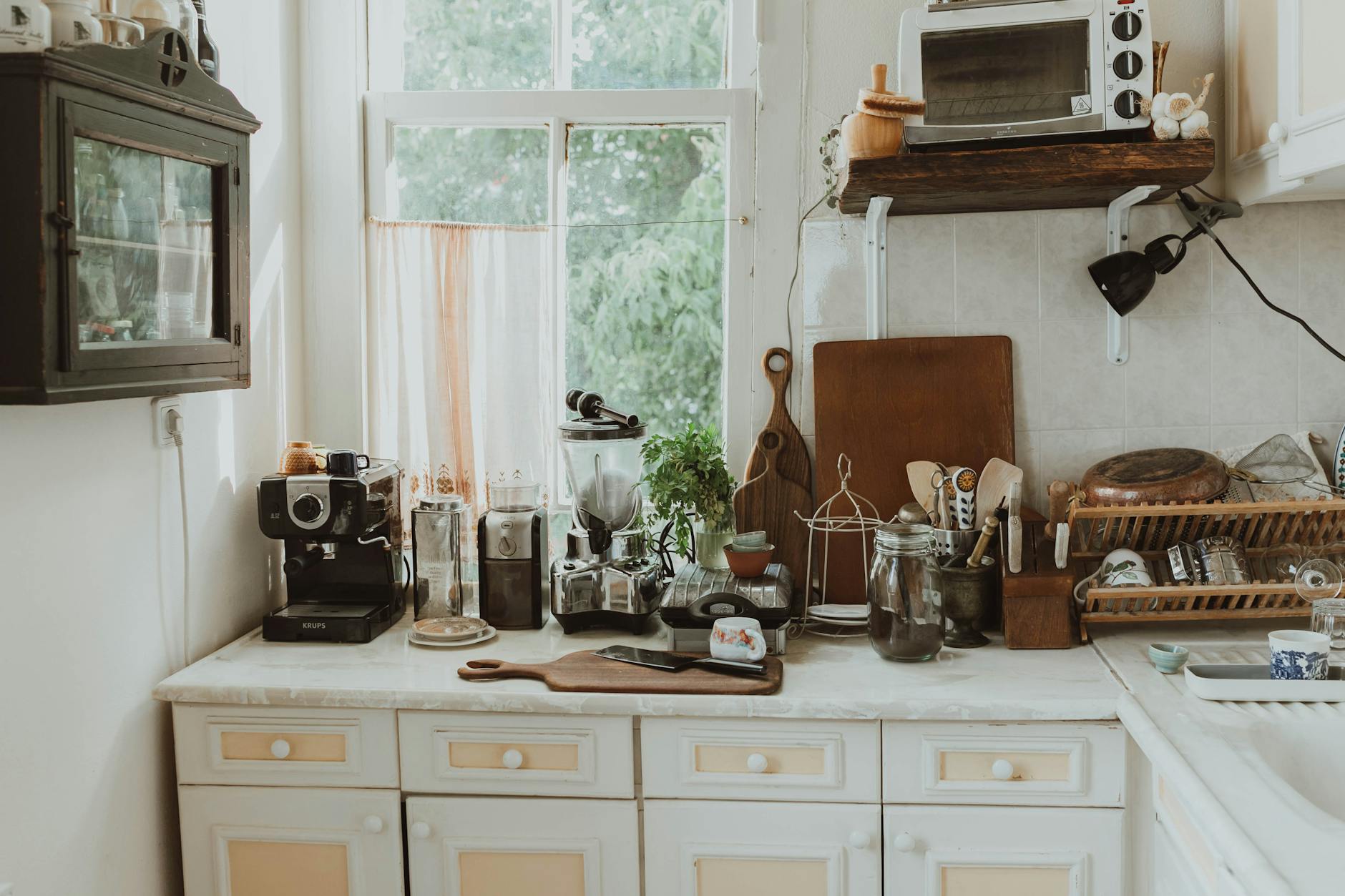 Best Ice Makers and Drink Stations for Counter Space and Entertaining in a comfortable everyday home