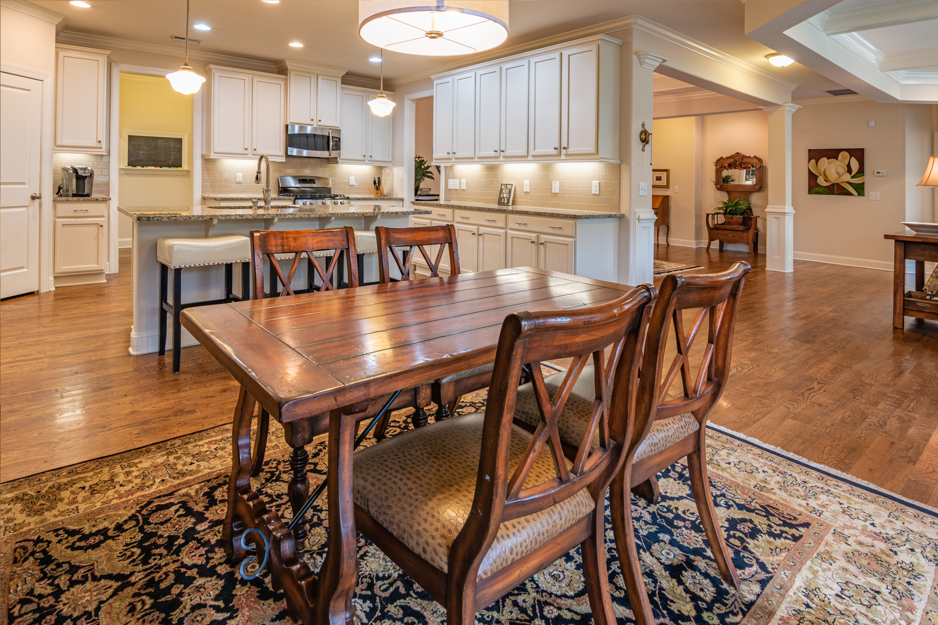 Best Rugs for Comfortable Everyday Homes: Fit, Upkeep, and Tradeoffs in a comfortable everyday home