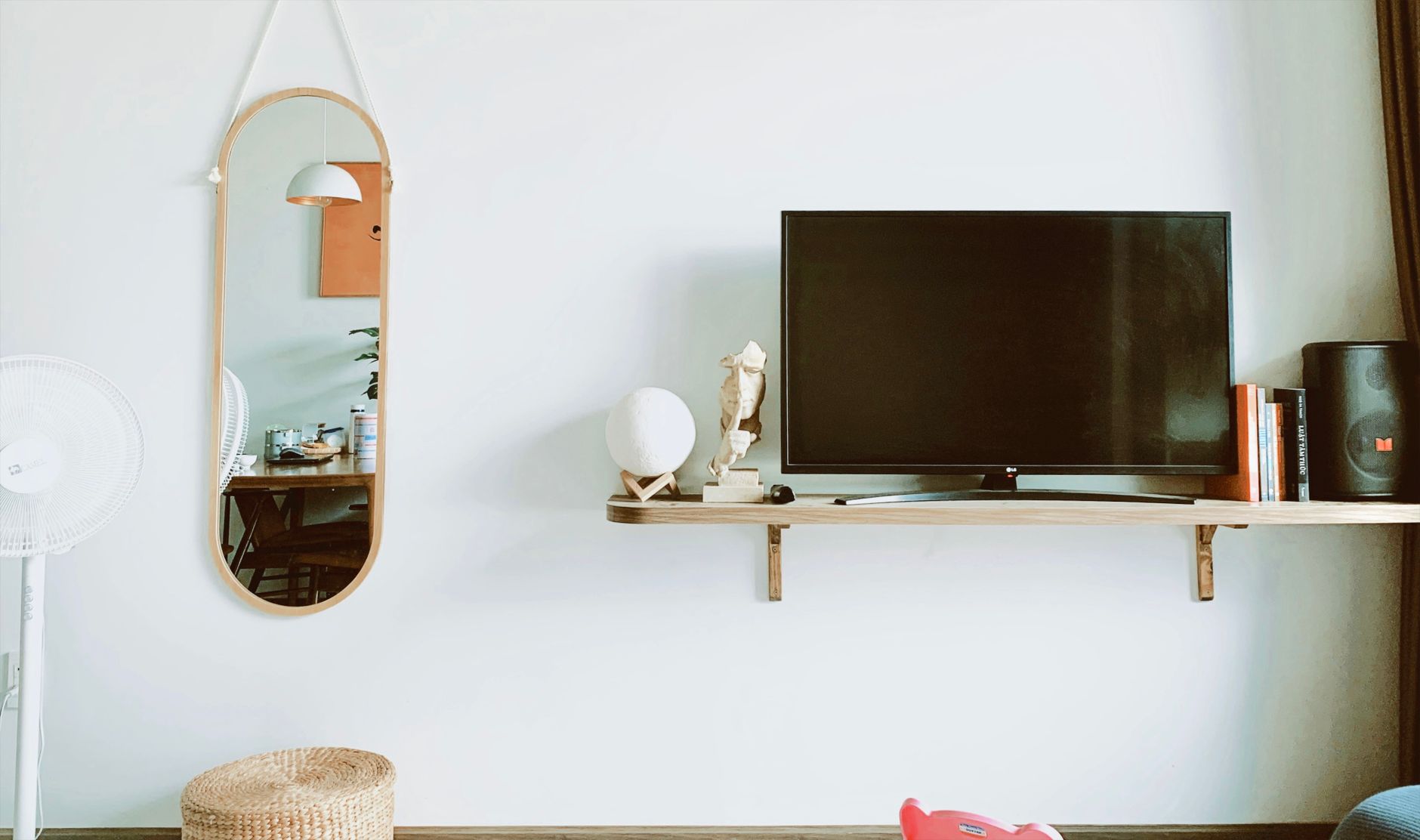 Best Wall Decor for Comfortable Everyday Homes: Fit, Upkeep, and Tradeoffs in a comfortable everyday home
